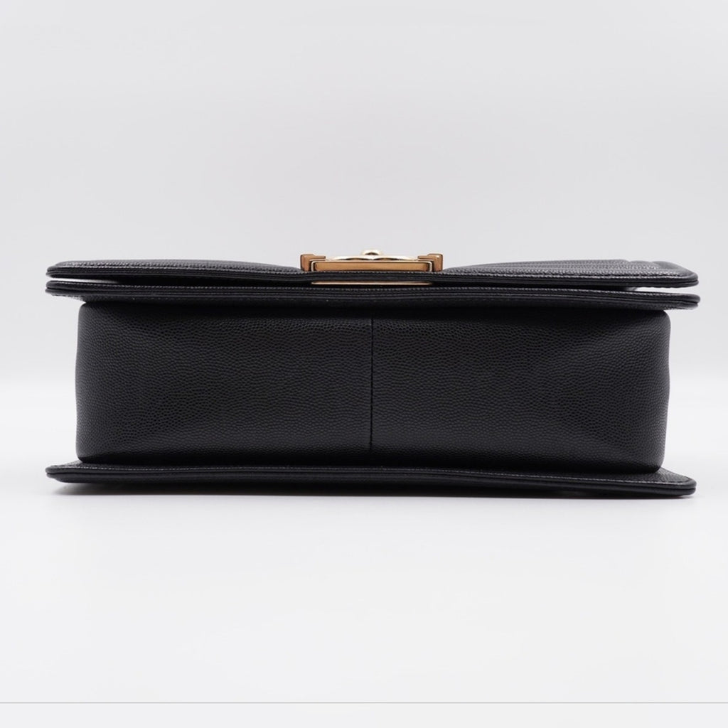 CC26 ❤️ Chanel Caviar Quilted Medium Boy Flap Black