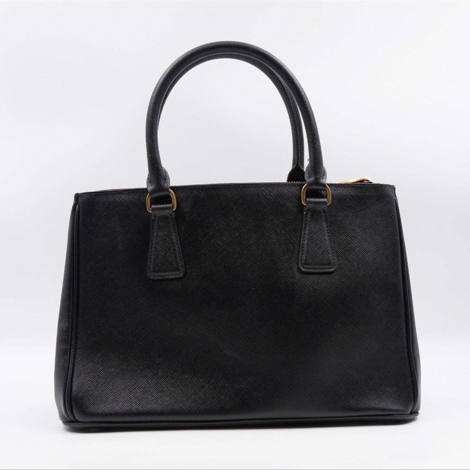BQ42 💖 Prada Saffiano Leather Shoulder Bag