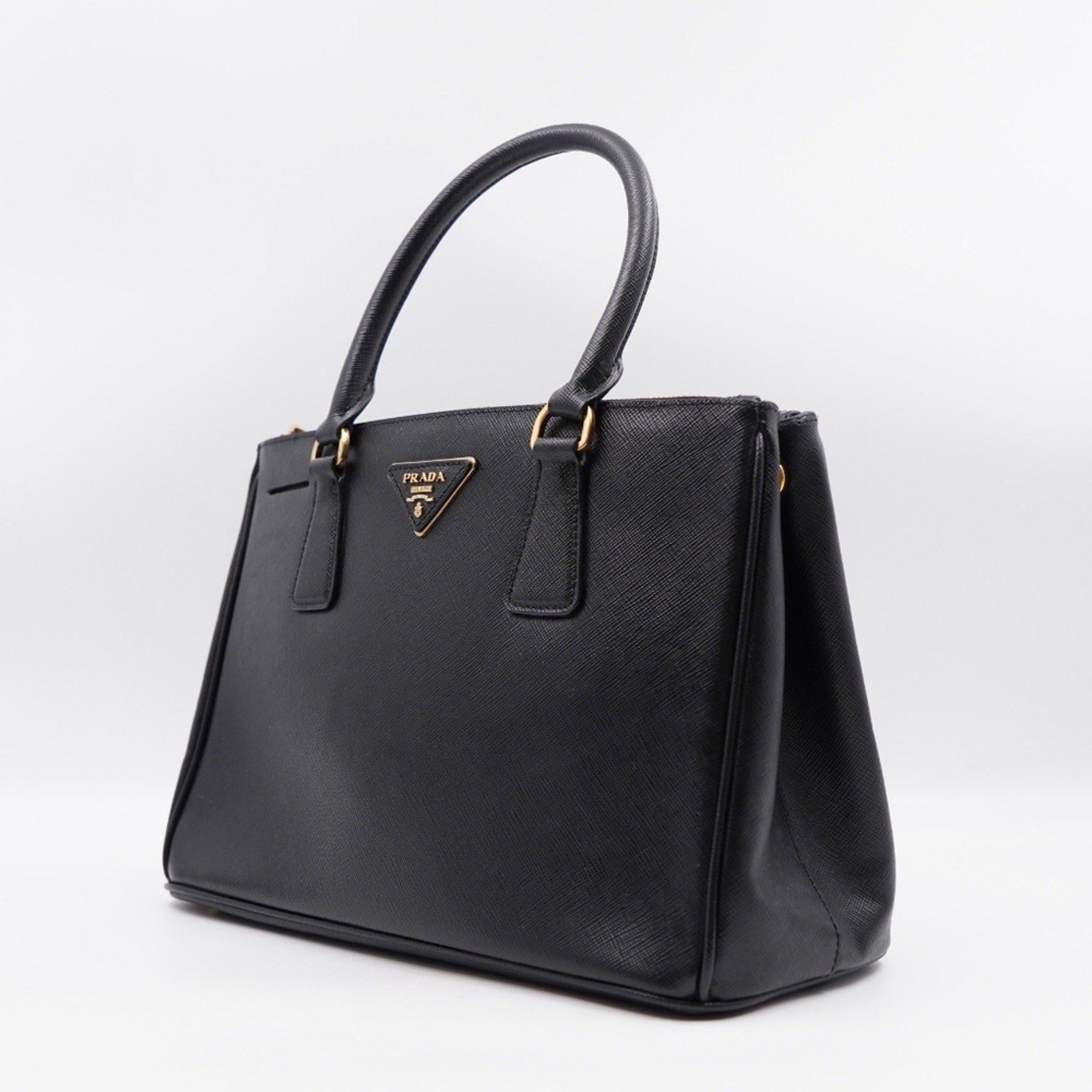 BQ42 💖 Prada Saffiano Leather Shoulder Bag