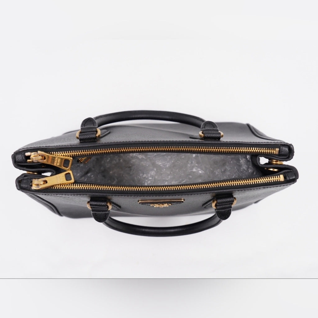 BQ42 💖 Prada Saffiano Leather Shoulder Bag