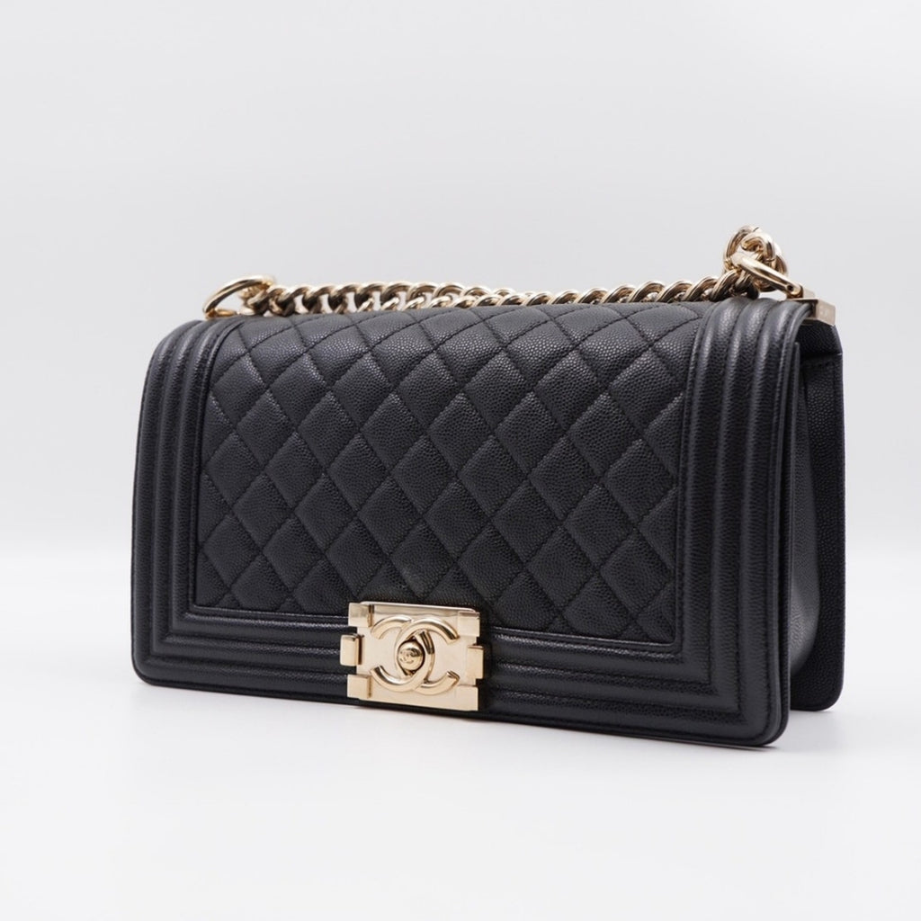 CC26 ❤️ Chanel Caviar Quilted Medium Boy Flap Black