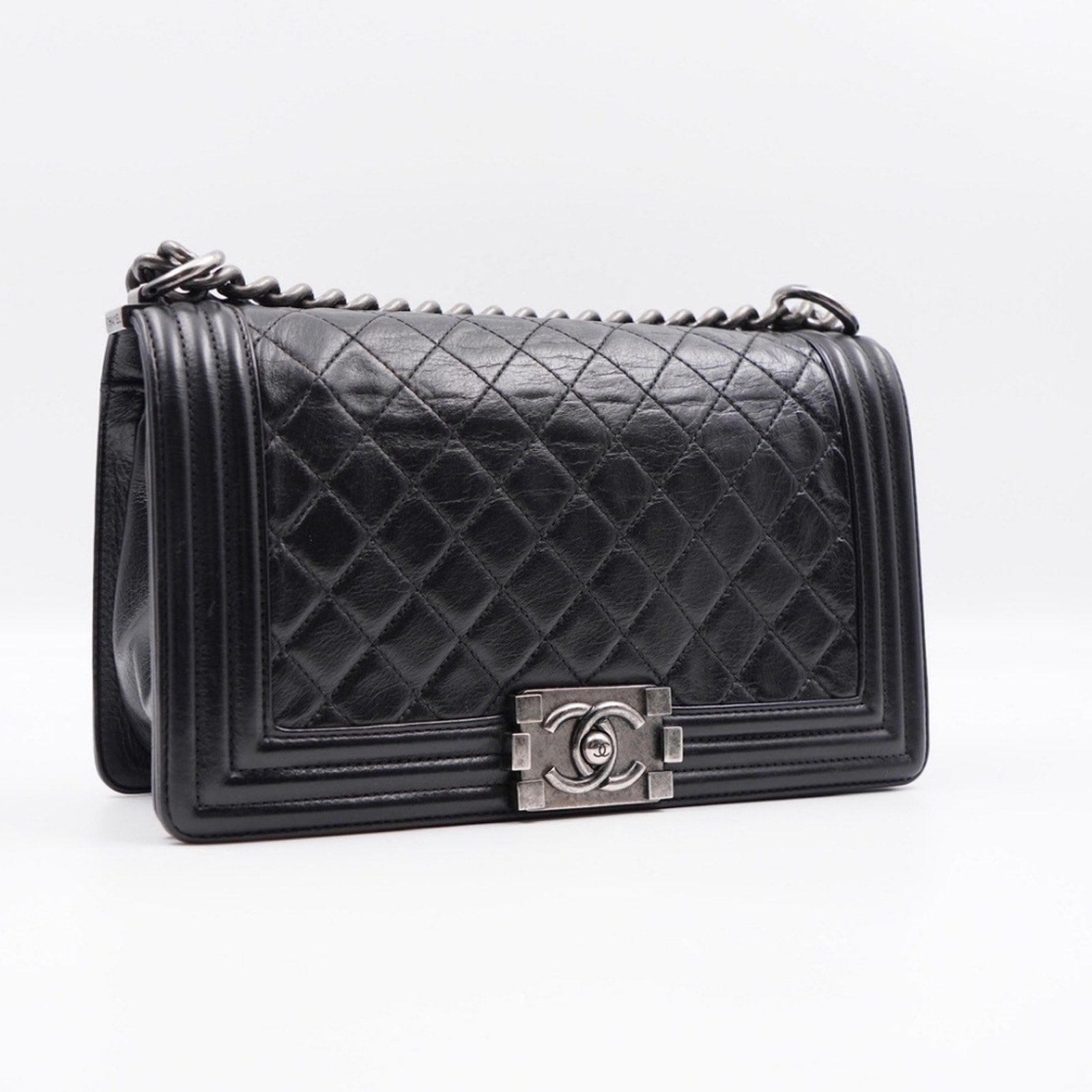 CD04 💖 CHANEL Lambskin Quilted Boy Flap Medium