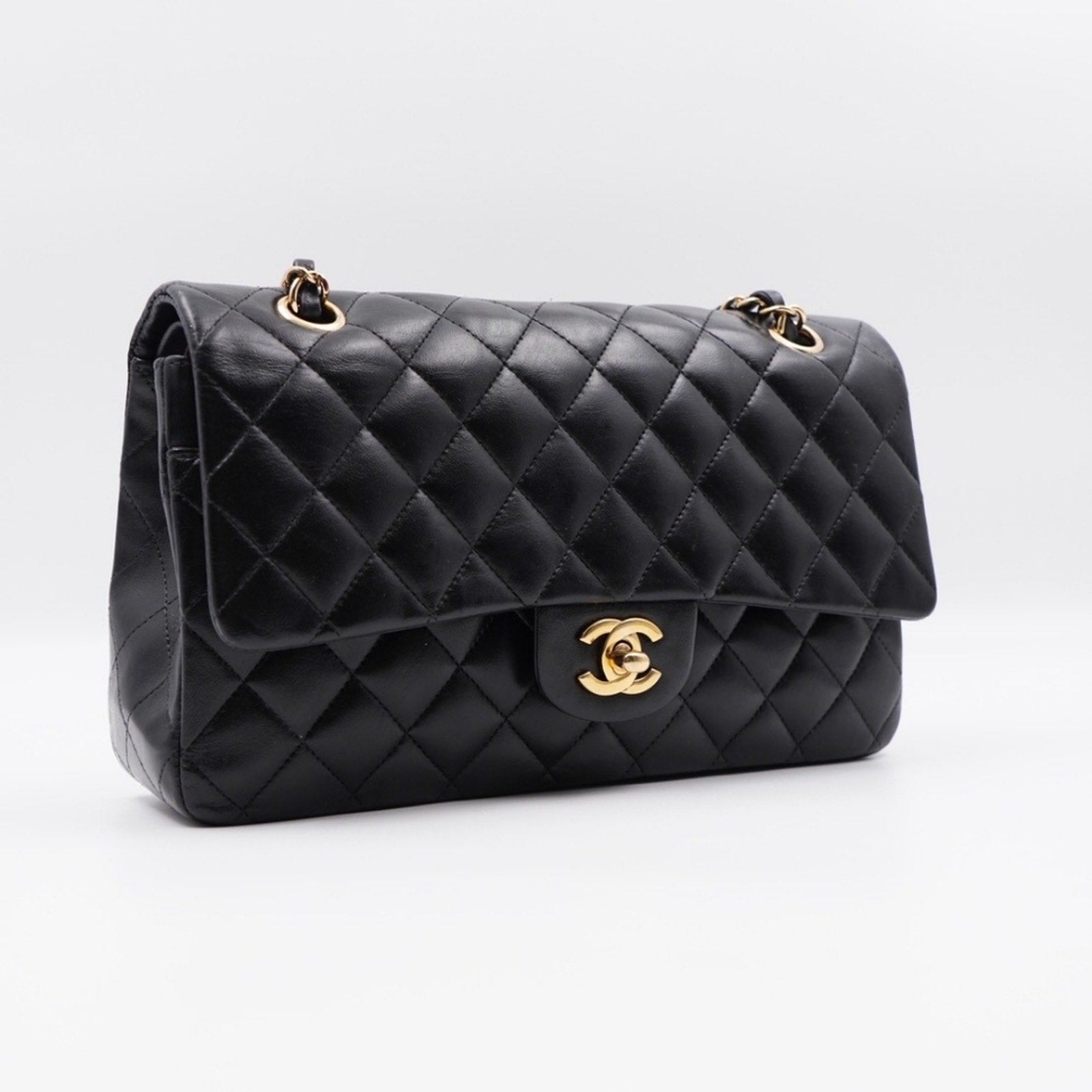 CD16 💖 Chanel Medium Classic Double Flap Bag Lambskin Gold Hardware