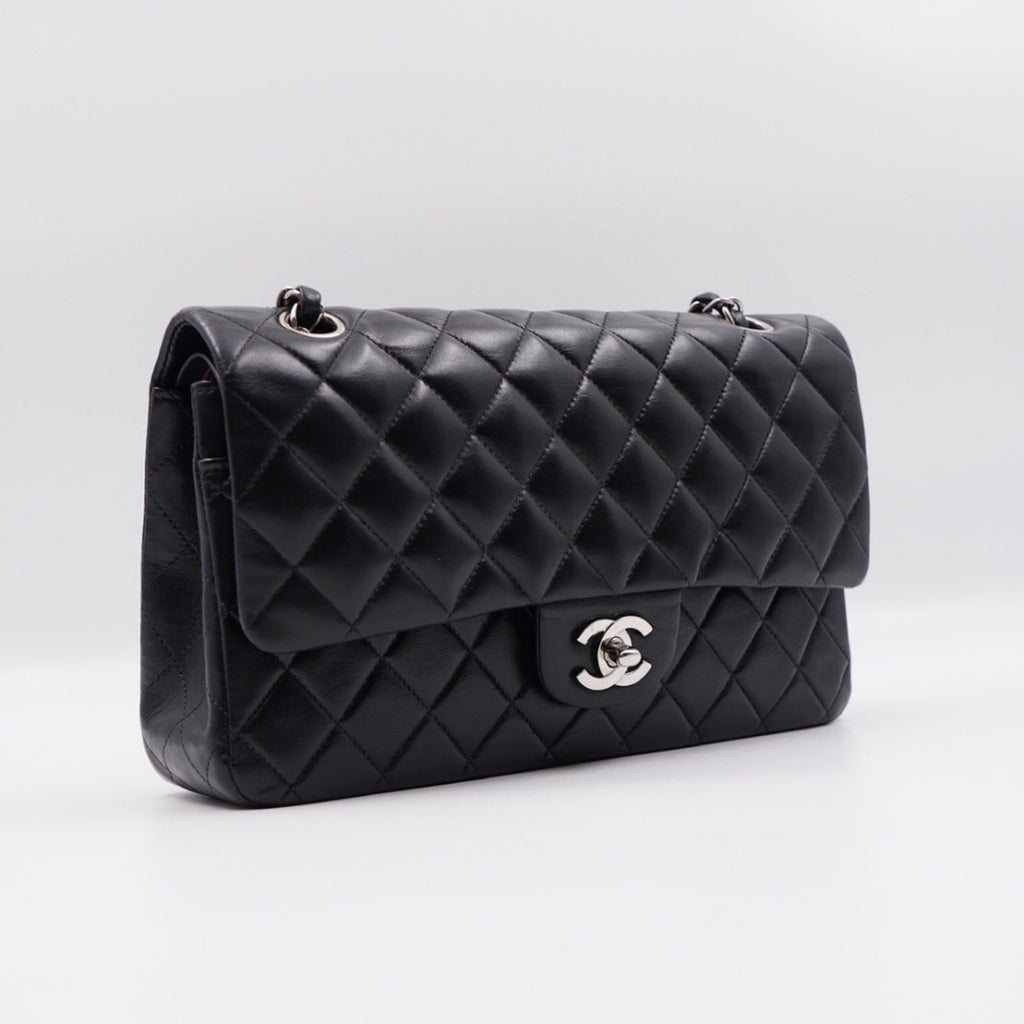 CE06 💖 Chanel Medium Classic Double Flap Bag Lambskin Silver Hardware