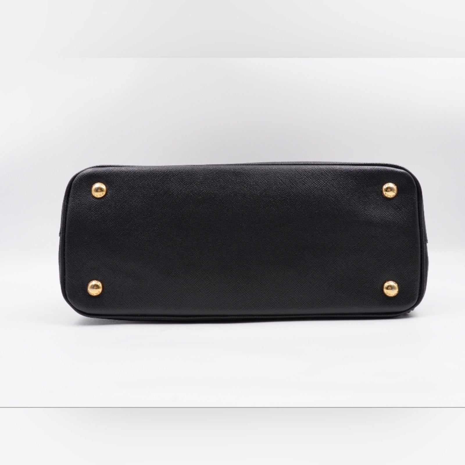 BQ42 💖 Prada Saffiano Leather Shoulder Bag