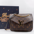 CB49 💟 Louis Vuitton Monogram Passy Crossbody bag