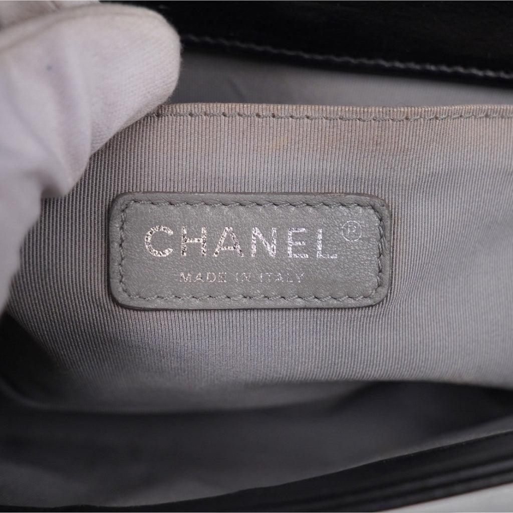 CD04 💖 CHANEL Lambskin Quilted Boy Flap Medium