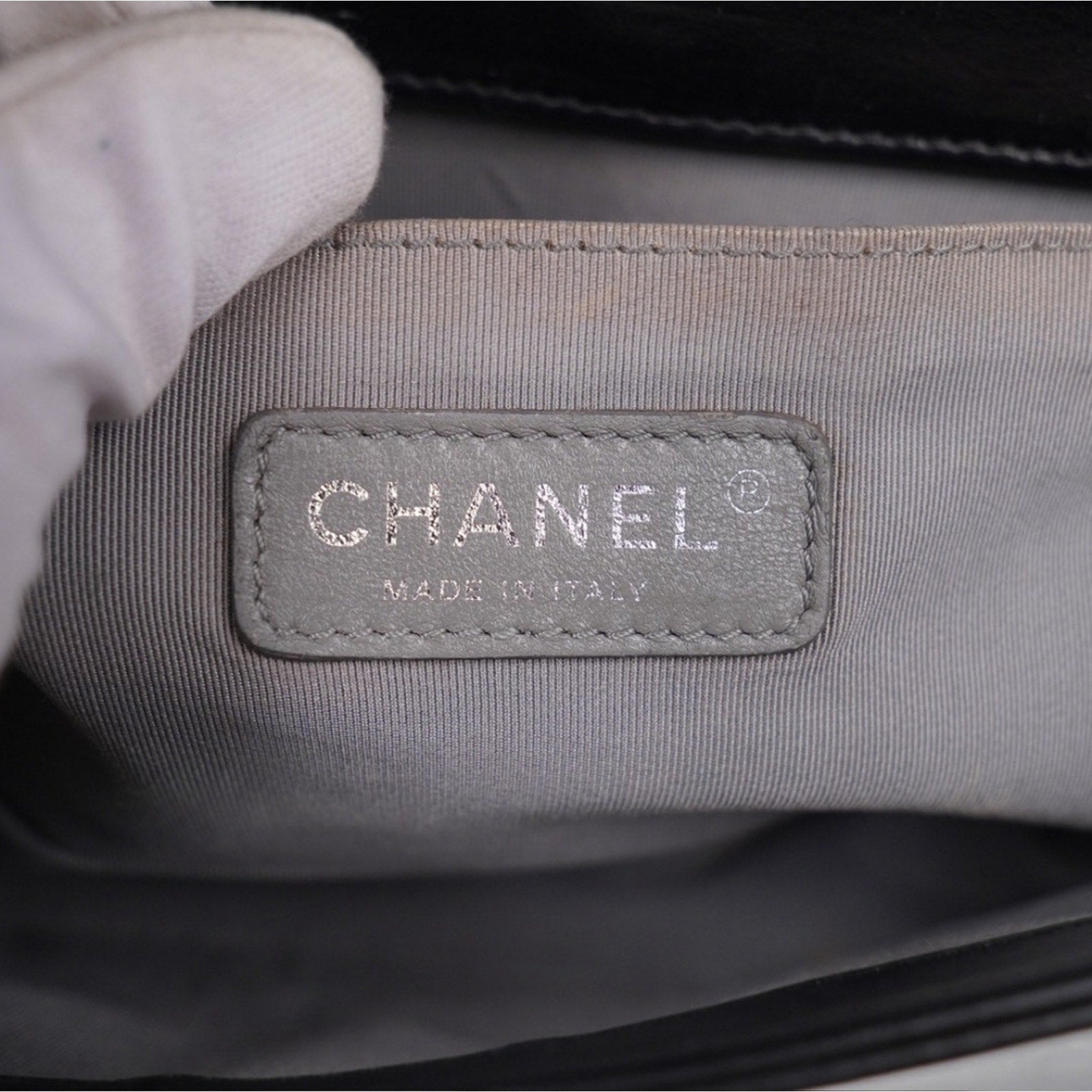 CD04 💖 CHANEL Lambskin Quilted Boy Flap Medium