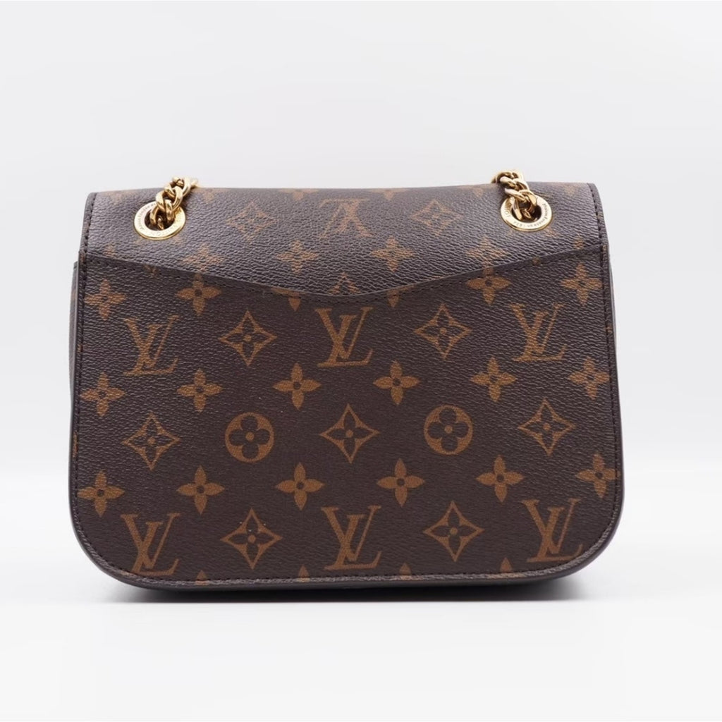 CB49 💟 Louis Vuitton Monogram Passy Crossbody bag