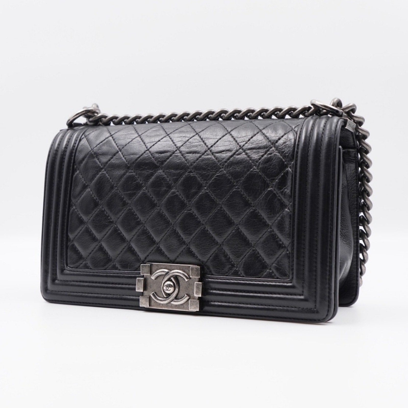 CD04 💖 CHANEL Lambskin Quilted Boy Flap Medium