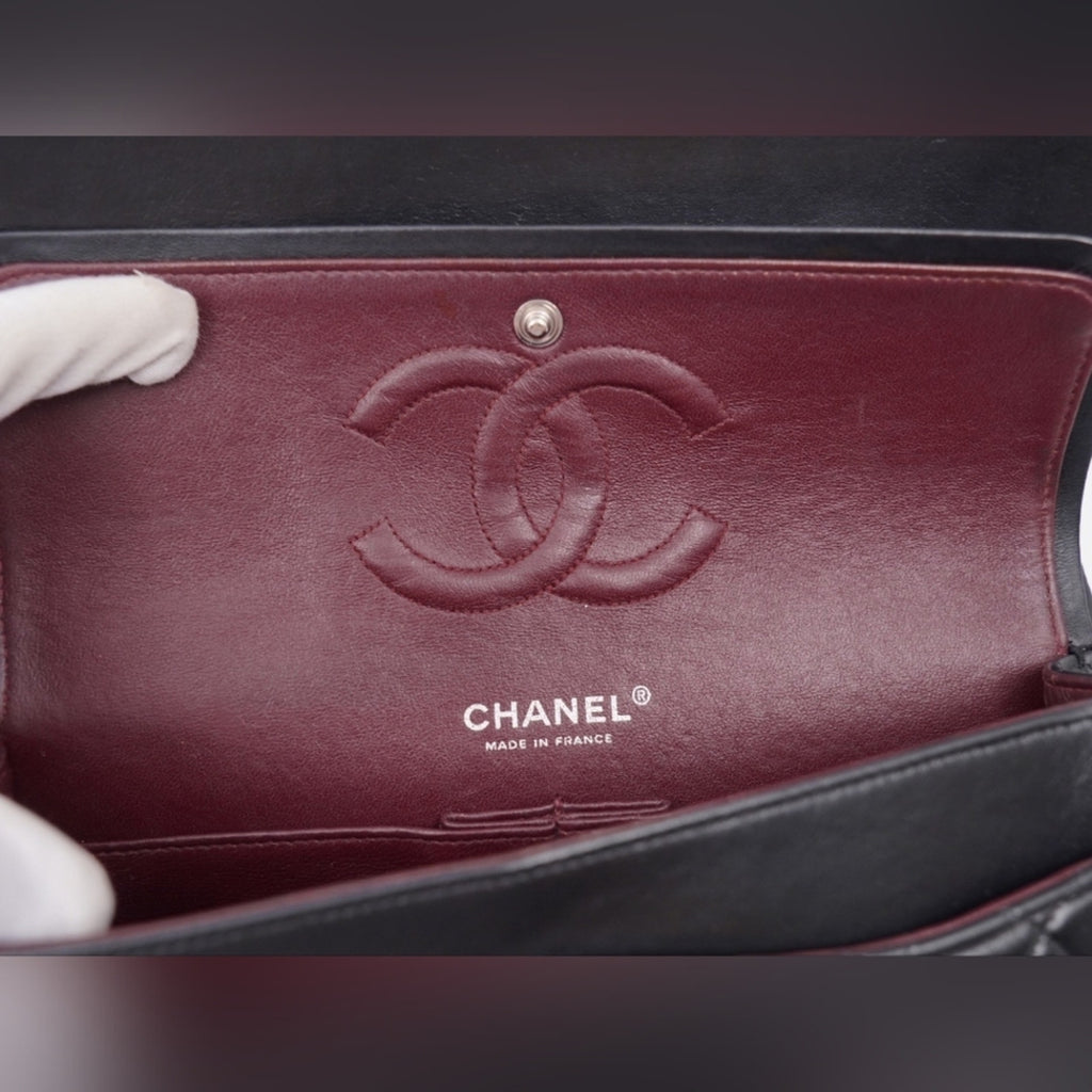 CE06 💖 Chanel Medium Classic Double Flap Bag Lambskin Silver Hardware