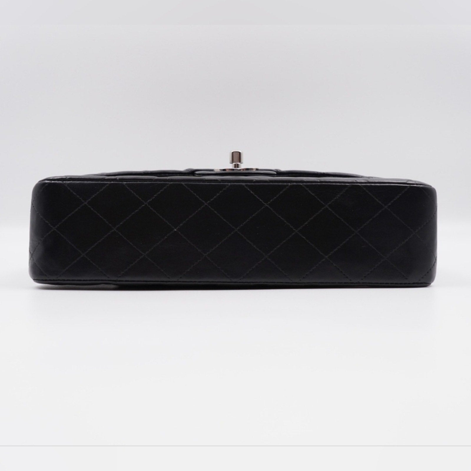 CE06 💖 Chanel Medium Classic Double Flap Bag Lambskin Silver Hardware