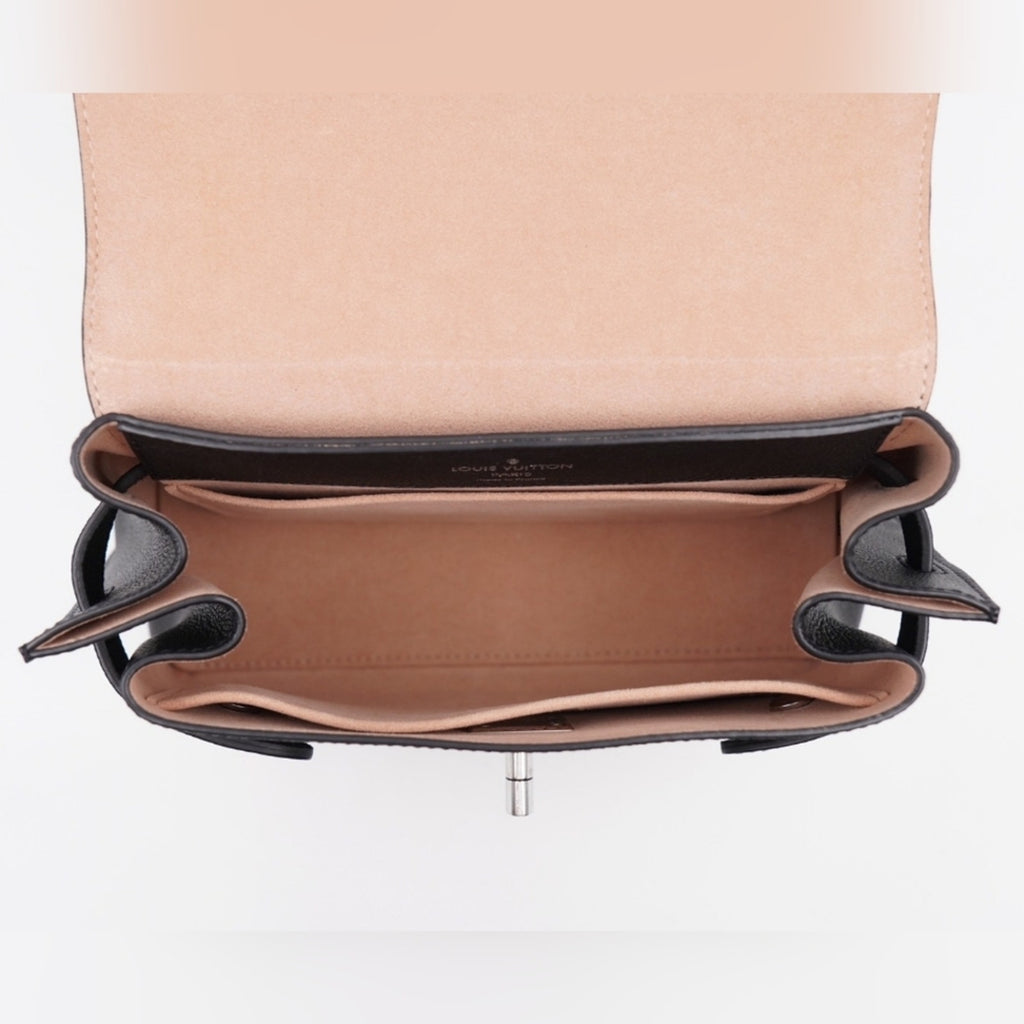 CE31 💟 Louis Vuitton Calfskin Lockme Ever BB Black
