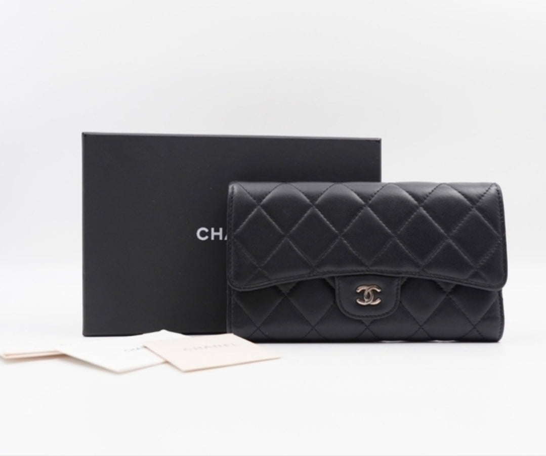 CH42 ❤️ Chanel Classic Flap Wallet